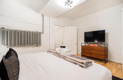 Golden Square Mile Apartment | La Roche Bohèmes