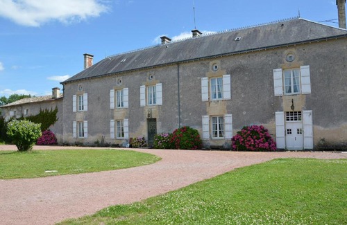 Cherveux Apartment | La Roche Cantin