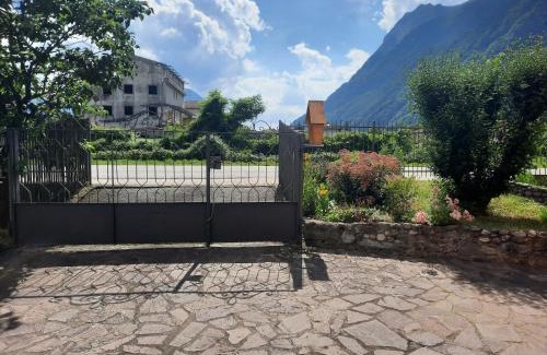 Porlezza House | La Rosa di Emma