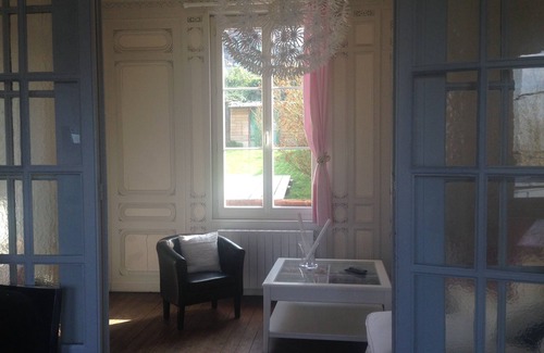 Honfleur Apartment | La Roseraie: large 2-room apartment with 200 sq.m garden in the heart of Honfleur