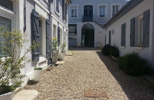 Honfleur Apartment | La Roseraie: large 2-room apartment with 200 sq.m garden in the heart of Honfleur