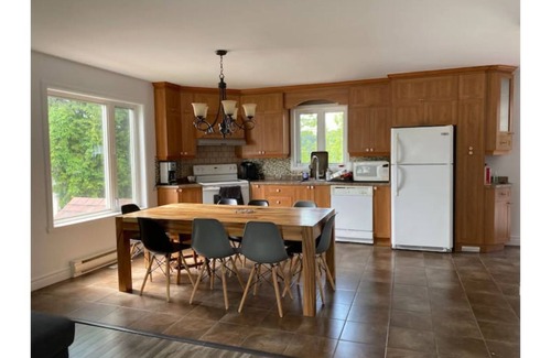 Saint-Raymond House | La roue dort - House on the banks of the Saint-Anne River