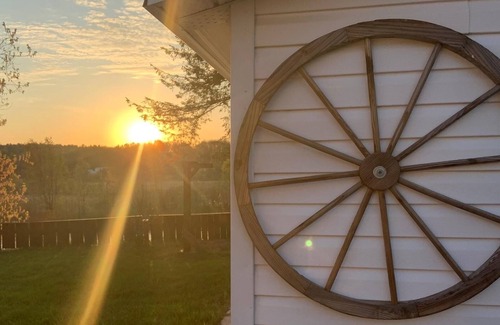 Saint-Raymond House | La roue dort - House on the banks of the Saint-Anne River