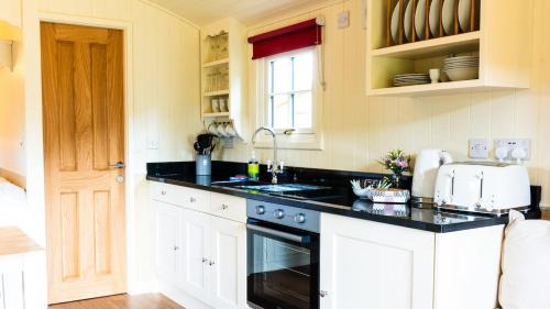 Hassocks Apartment | La Rouge Roulotte