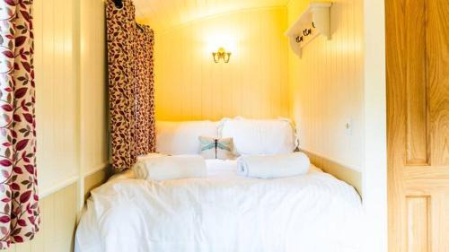 Hassocks Apartment | La Rouge Roulotte