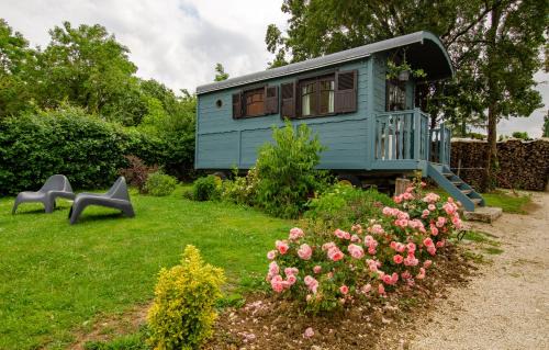 Maisons-les-Chaource Bed & Breakfast | La Roulotte de La Villa des Chouettes