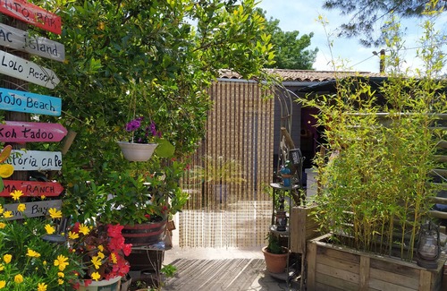Sussargues House | LA RUCHE, QUIET HOUSE, SHARED POOL, AQUABIKE, PERCHED PLAY HOUSE, SEA