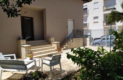 Alcamo House | La Rugiada - con giardino privato