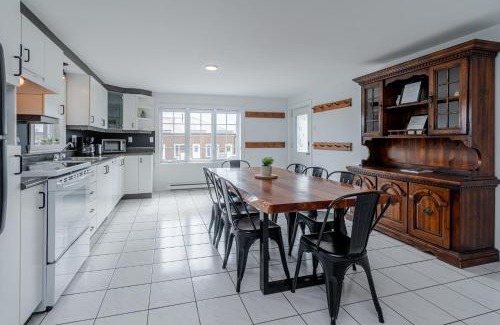 Petite-Riviere-Saint-Francois Ski Chalet | La Shred - 5min Massif, Foyer, Spa