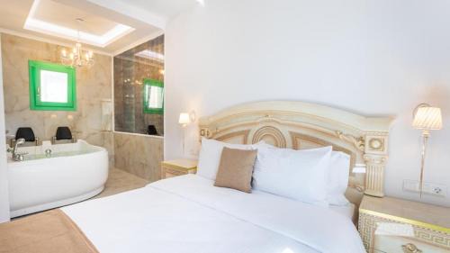 Lefkos Villa | La Scala Luxury Villa Maria Callas with jacuzzi
