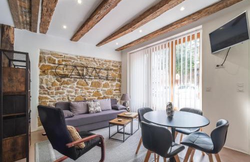 Old Town Apartment | La Semeuse Hurst