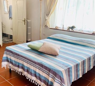 Bagno a Ripoli House | La stanza col giardino