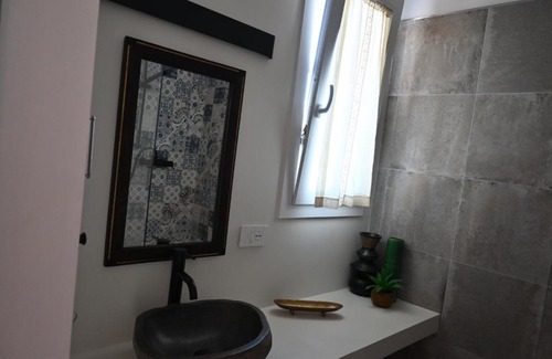 Cattolica Eraclea House | La stanza del vicolo