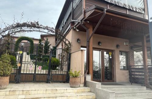 Onesti Hotel | La Strada