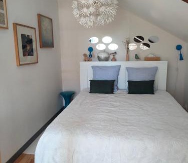 Guingamp Apartment | La Suite 27 bis, appartement indépendant avec terrasse, proche gare et centre