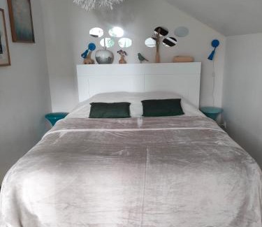 Guingamp Apartment | La Suite 27 bis, maison indépendante avec terrasse, proche gare et centre