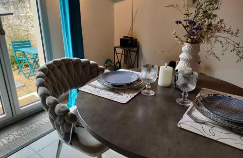 Guingamp Apartment | La Suite 27 bis, maison indépendante avec terrasse, proche gare et centre