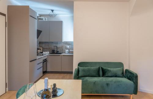Old Town Apartment | La Suite dell'Arco - Modern one bedroom - ItalyWeGo