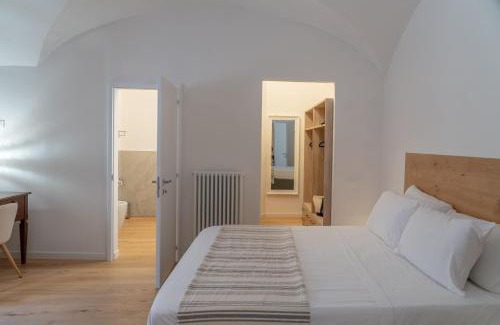 Old Town Apartment | La Suite dell'Arco - Modern one bedroom - ItalyWeGo