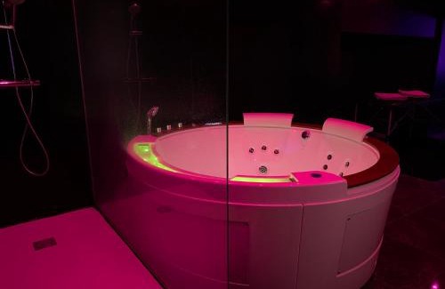 Riom Apartment | La Suite Marylin, Loft de 90m2 avec Sauna et Jacuzzi