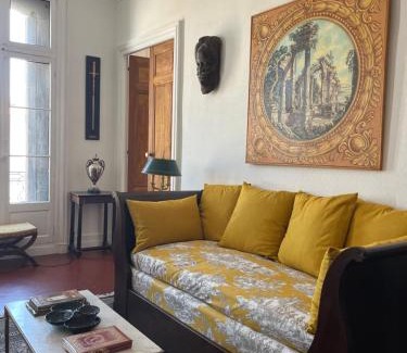 Beziers City Centre Apartment | La Suite Napoléon 75m2 timeless stay