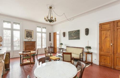 Beziers City Centre Apartment | La Suite Napoléon 75m2 timeless stay