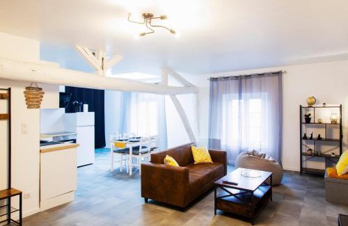 Vitry-le-Francois Apartment | La Sweet House Dorée Centre Ville Wifi Tout confort