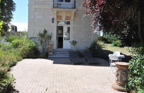 Brain-sur-Allonnes Apartment | La Terrasse de L'Orangerie du Château - Art Nouveau - GITE 2 Personnes