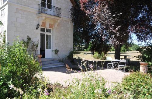 Brain-sur-Allonnes Apartment | La Terrasse de L'Orangerie du Château - Art Nouveau - GITE 2 Personnes