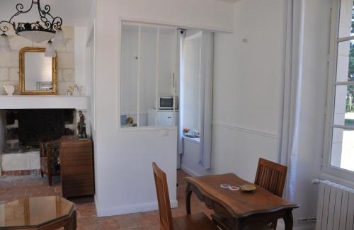 Brain-sur-Allonnes Apartment | La Terrasse de L'Orangerie du Château - Art Nouveau - GITE 2 Personnes