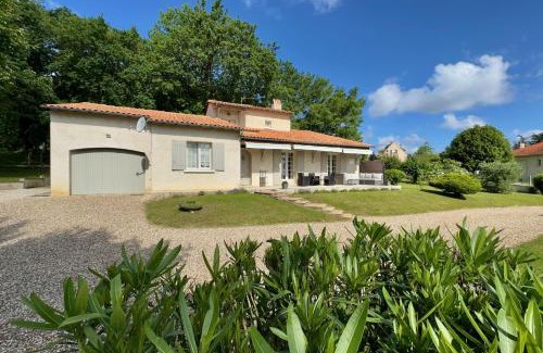 Douzillac Villa | La Terrasse