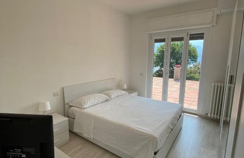Visgnola Apartment | La Terrazza Deluxe - lake view apartment with terrace