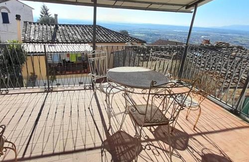 Montevettolini Apartment | La Terrazza sul Borgo