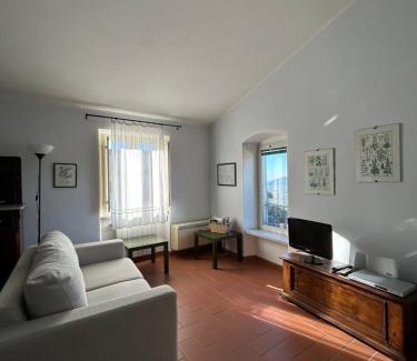 Castelnuovo Magra House | La Tisbe, una casa nel borgo medievale di Castelnuovo Magra