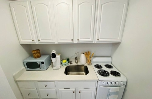 Pass-a-Grille Historic District Apartment | La Tortuga Historic Downtown Pass A Grille St Pete Beach 6