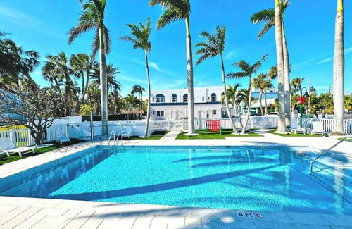 Pass-a-Grille Historic District Apartment | La Tortuga Historic Downtown Pass A Grille St Pete Beach 6