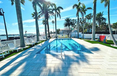 Pass-a-Grille Historic District Apartment | La Tortuga Historic Downtown Pass A Grille St Pete Beach 6