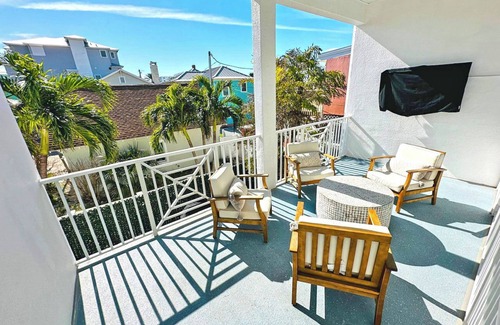 Pass-a-Grille Historic District Apartment | La Tortuga Historic Downtown Pass A Grille St Pete Beach 7