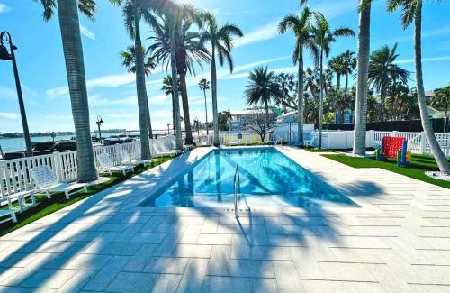 Pass-a-Grille Historic District Apartment | La Tortuga Historic Pass A Grille St Pete Beach 7