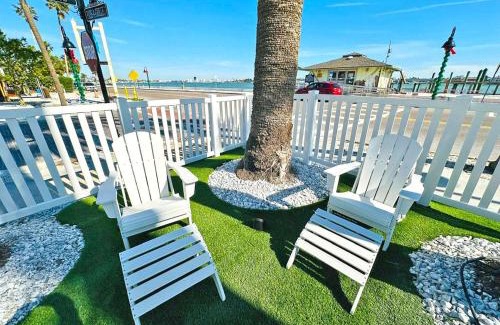 Pass-a-Grille Historic District Apartment | La Tortuga Historic Pass A Grille St Pete Beach 7