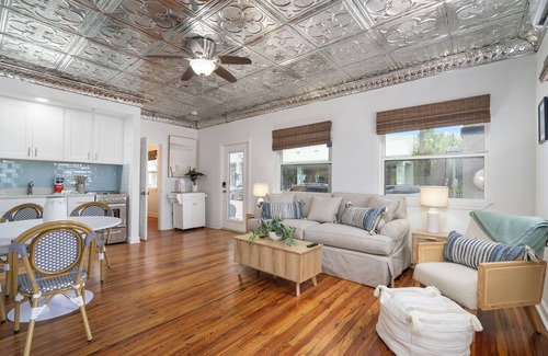 Pass-a-Grille Historic District Apartment | La Tortuga