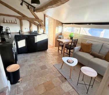 Chinon Apartment | La tour de l Horloge, appt typique à 500m du château