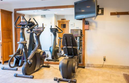 Mont-Tremblant Pedestrian Village Hotel | La Tour des Voyageurs II
