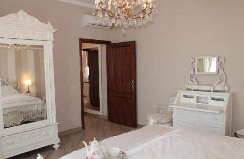 Montecarlo House | La Valinfiore Charming Home