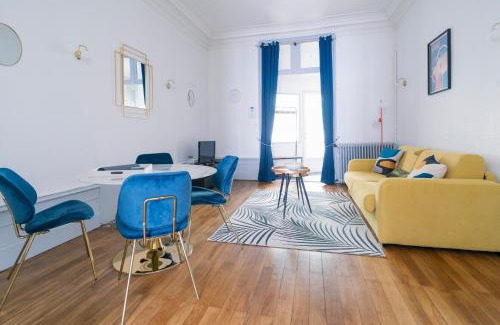 Poitiers Apartment | La Verrière by la Maison de Marc- Poitiers Centre - parking et terrasse