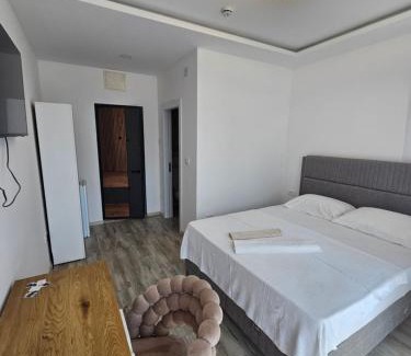 Maini House | La Vida Apartments