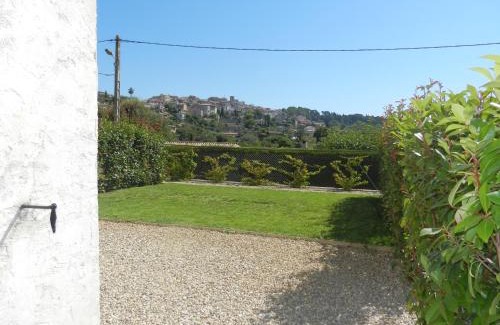 Biot Apartment | La vie en couleurs