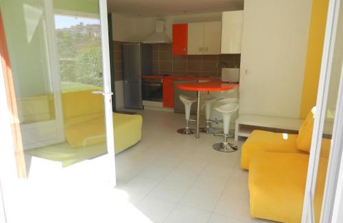 Biot Apartment | La vie en couleurs