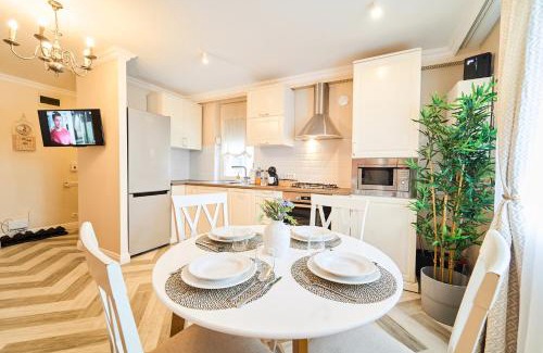 Dumbravita Apartment | La Vie en Rose Chic French-Style Apartment with Parking in Timisoara