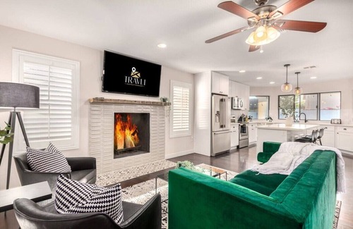 Tempe House | La Vieve Family Oasis-FREE Htd Pool-Billiards-BBQ